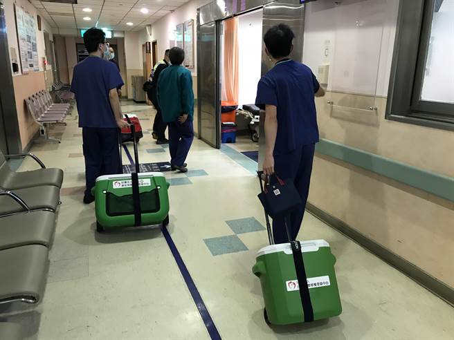 許家人簽署同意書後，門諾醫院醫護團隊以及東區器官勸募暨移植中心4月中旬啟動無心跳器捐流程，摘除器官。（門諾醫院提供／王志偉花蓮傳真）