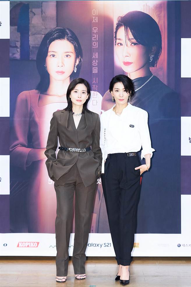 李甫英与金瑞亨演出《我的上流世界》。（Netflix提供）