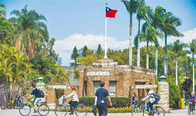 台大医学系招生罕见出现1名缺额，该名学霸因第一志愿是兽医系，放弃录取医学系，让校方相当讶异，但也表示尊重学生个人意愿。(图／本报资料照)