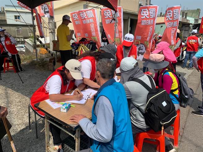 罢免陈柏惟第二阶段连署顺利，总部因人力不足，已停止街头收件，全力衝刺最后造册。（删Q总部提供／王文吉台中传真）