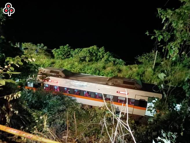 太鲁阁号事故造成多人伤亡，劳动部随即针对台铁进行「铁路行车安全改善工程安全卫生专案检查」。（报系资料照）