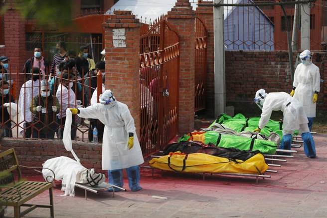 尼泊爾疫情升溫，各國登山家今年的行程恐再遭受衝擊。（圖／美聯社）