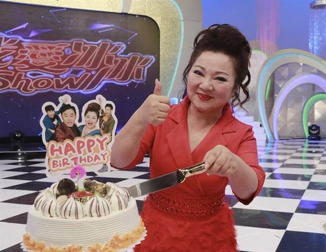 白冰冰日前在棚內慶生。中視提供
