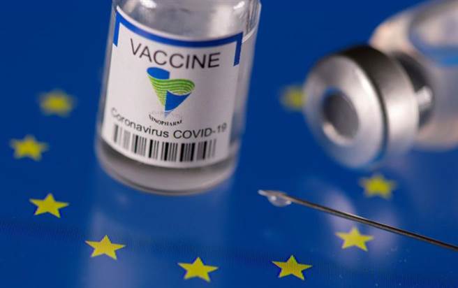 由于难以取得美、印两国生产的疫苗，让各国在疫苗上更仰赖中国大陆。图为中国大陆国药集团研制的疫苗。（图／路透社）