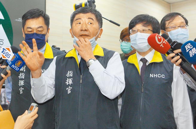 华航诺富特案管理疏失，中央与地方一再甩锅，指挥中心昨在与交通部、桃园市政府及华航四方会议提出究责。图为指挥官陈时中。（张铠乙摄）