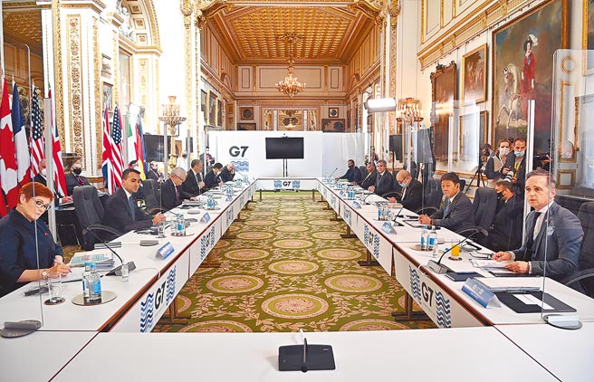 七大工業國集團（G7）外長5日在倫敦結束為期3天的會議，會後發布聯合聲明（公報），當中兩度提及台灣，包括「強調台灣海峽和平與穩定的重要性，並鼓勵和平解決兩岸問題」。（美聯社）