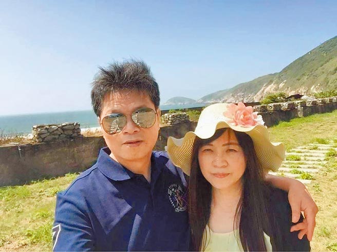 台灣藝術大學教授、知名畫家張進勇（左）與其妻楊企霞（右）鶼鰈情深。（主辦單位提供／李侑珊台北傳真）