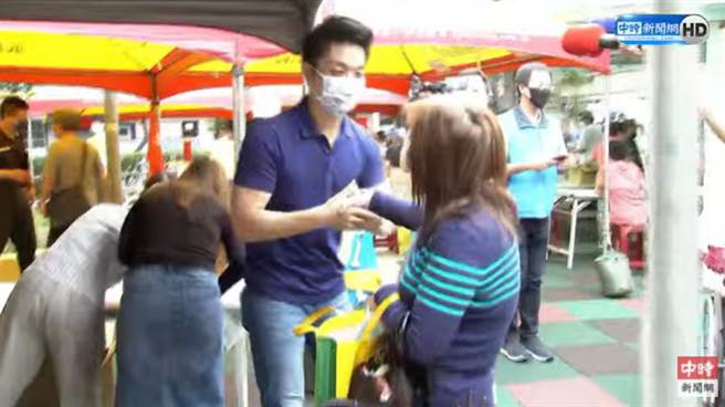 蔣萬安出席母親節活動。(中時新聞網直播)