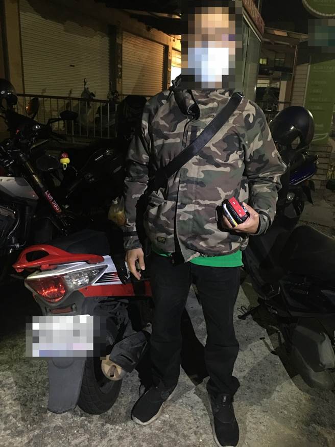 归仁警方逮捕闯入社区的男子。（警方提供／曹婷婷台南传真）