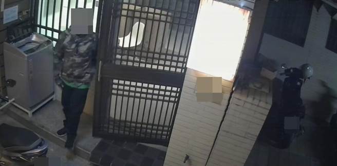 监视器拍下男子可疑身影。（民眾提供／曹婷婷台南传真）