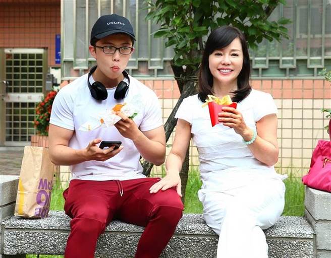 狄莺对儿子孙安佐疼爱有加。（图／本报系资料照片）