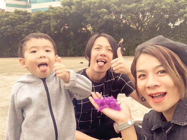 江美琪分离6歳儿转身暴哭 隔空收母亲节卡片。（零加壹文创提供）