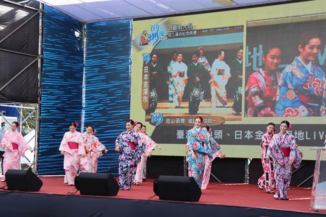 台日連線進行手舞表演。（劉秀芬攝）