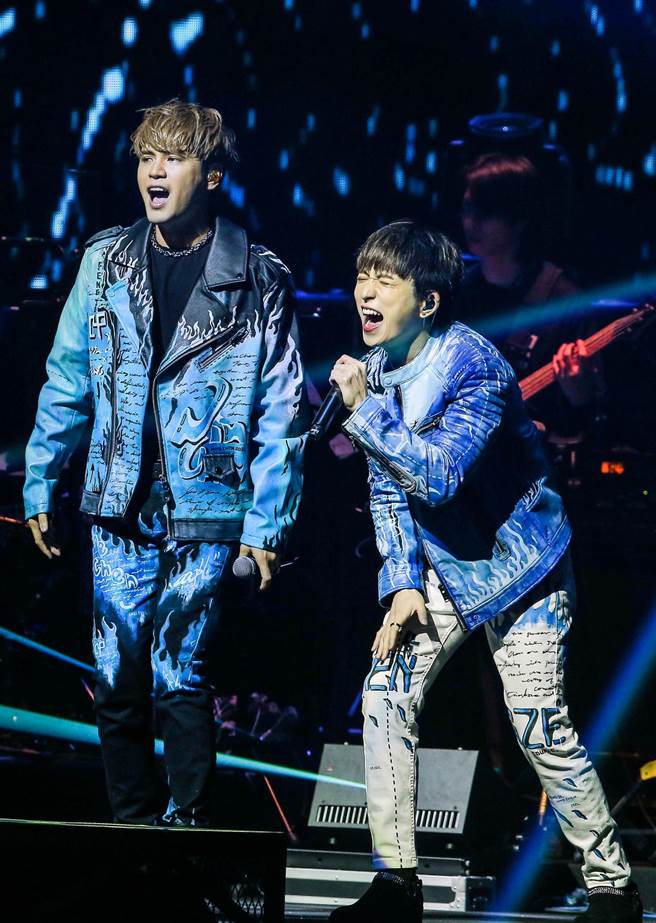 陈零九和邱锋泽今在台北流行音乐中心举办演唱会。（粘耿豪摄）