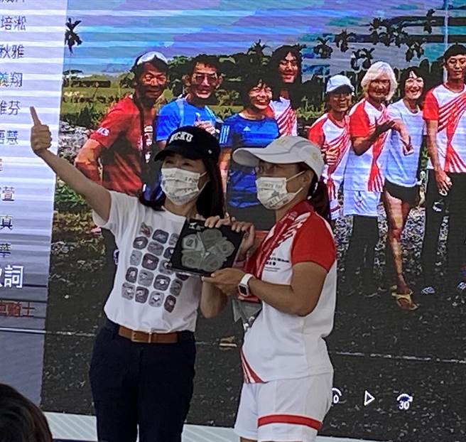 王雅芬說，全大運聖火象徵生生不息的精神，在成大人強大的團結與向心力中實現。(曹婷婷攝)