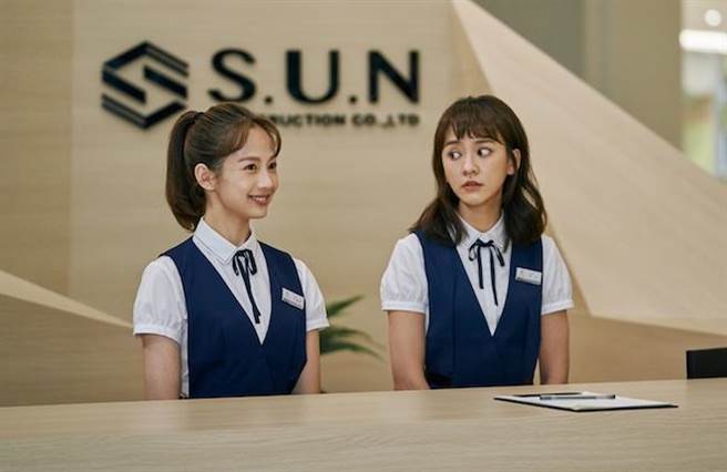 简嫚书（左）和陈意涵合拍戏。华视提供