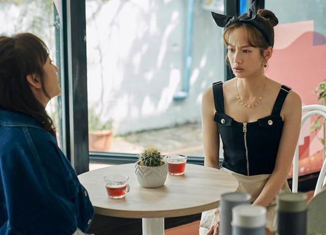 简嫚书剧中穿着性感。华视提供