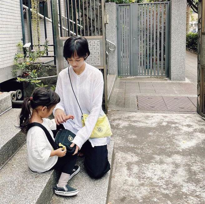 简嫚书和大女儿云大。摘自IG