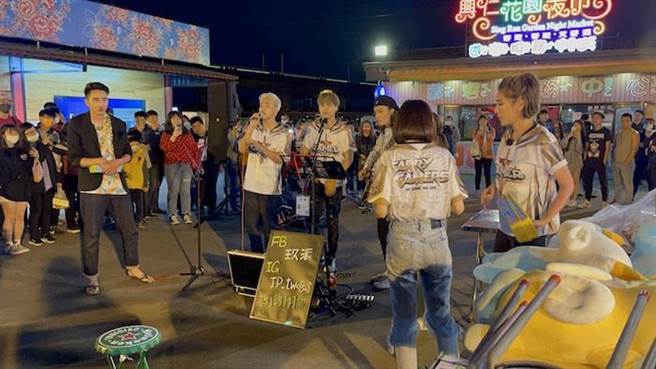 引来大批人潮。卫视中文台提供