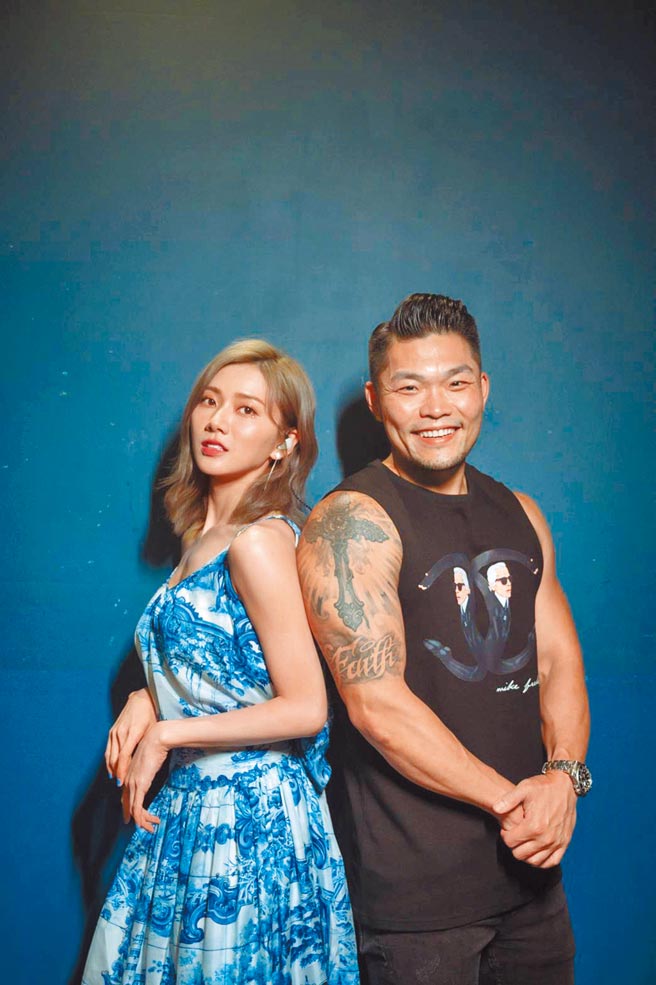 蔡黄汝（左）昨邀李玖哲担任演唱会嘉宾。（宽宏艺术提供）