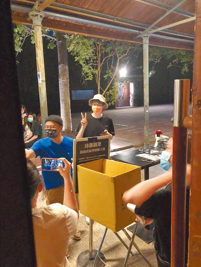 蔡黄汝昨邀李玖哲担任演唱会嘉宾，男友阿璞（见图）到场支持。（读者提供）