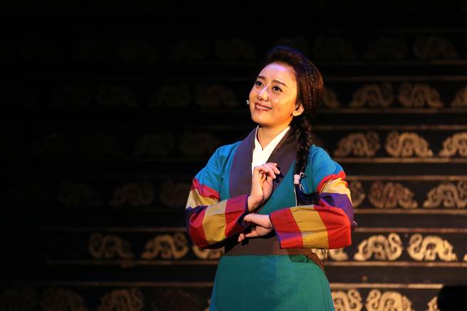 高慧君在音樂舞台劇《情人哏裡出西施》演出東施。(圖/全民大劇團提供)