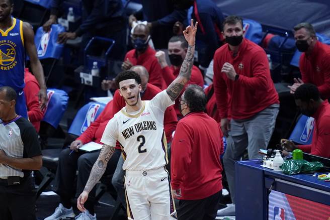 沃神爆料公牛在今年休兵期间仍有兴趣招募朗佐鲍尔。(美联社资料照)