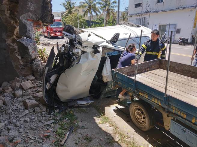 满州车祸警方正厘清事故原因。(民眾提供)