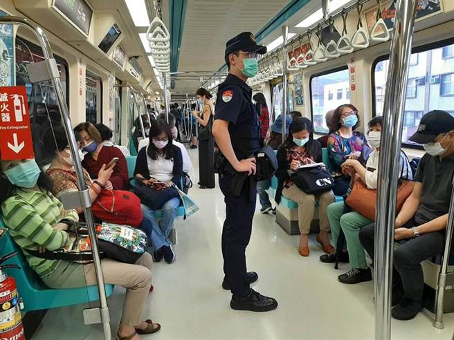 捷运警察统计过去5年共发生性骚扰案131件、偷拍案共126件，提醒民眾如遇侵犯应立即出声制止。（图：捷运警察队提供）