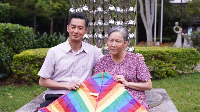 陳玉玫飾演周詠軒的失智老母。（大愛電視台提供）