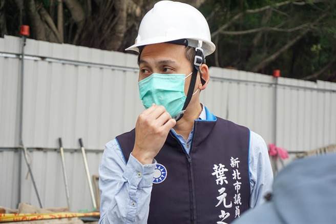 新北市议员叶元之今（9日）指出，担忧外包水电工染疫事件恐重演，该团膳公司又有承包学校团膳，是否已扩散至校园，中央不可不慎。（摘自叶元之脸书）