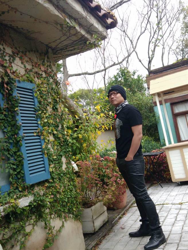 清水警分局交通組巡佐王江浪創作「幸福的劇本」歌曲。（清水警分局提供／陳淑娥台中傳真）