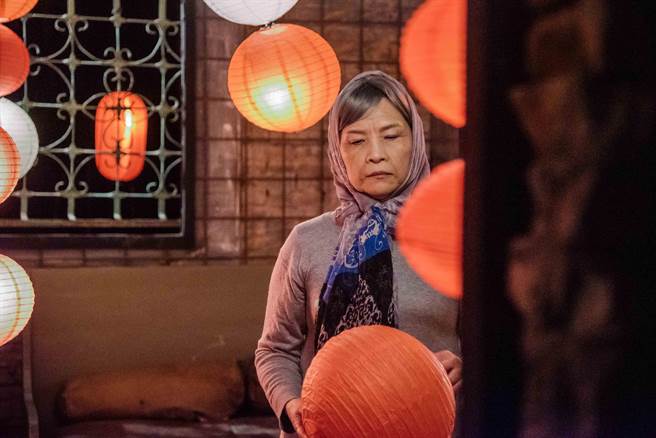 吴妈妈为女儿拍MV献出第一次。（音圆唱片提供）