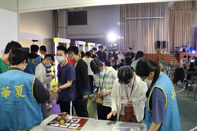 华夏科技大学部署后疫情时代学生的未来发展，与青年共创发展协会共同主办「新世代青年城市论坛@华夏」聚焦创意科技趋势与变革。（华夏科大提供）