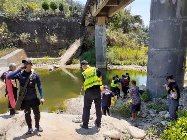 李童父親曾表示，兒子是踩到青苔而落水，當他下水救兒子時，落水男子卻疑抓住兒子的腳，2人才一同摔落水，不排除提告陳男。（民眾提供，張妍溱／台中傳真）