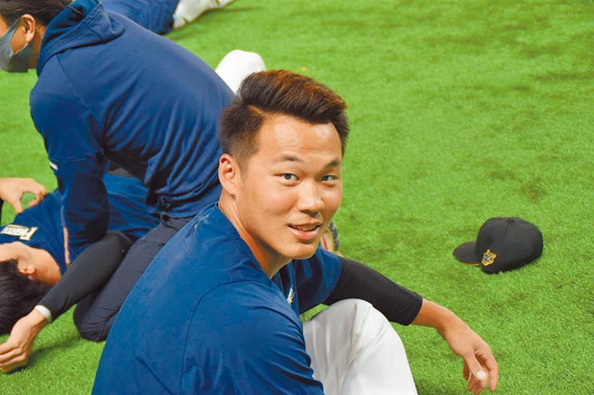 火腿队王柏融连续2场敲双安，昨天棒打名投田中将大。（截自火腿官方推特）