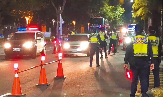 名嘴黄暐瀚的母亲遭酒驾男子撞死，也显现出酒驾酿成家庭破碎憾事一再重演，高雄市警局连续3天交通大执法。（翻摄照片／刘宥廷高雄传真）