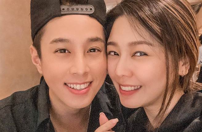 白家绮在3月初喜迎女儿「小朵拉」，和吴东谚幸福组成一家六口。（图／取材自吴东谚 Josh Wu脸书）