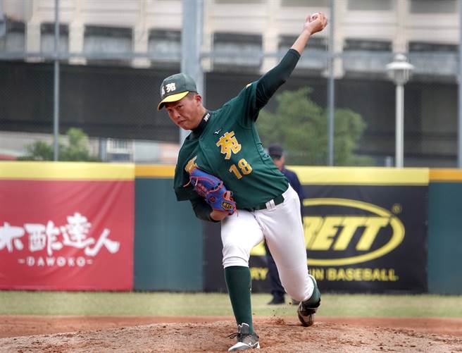 高雄市先發投手辛俊昇7局完封對手，只被敲1安、飆出10次三振。（毛琬婷攝）