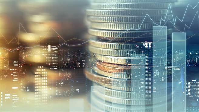 台积电每季配发2.5元的股息应不应该调高，引发乡民热议，今(10日)股价则是走在平盘以下，一度来到588元。(图/达志影像)