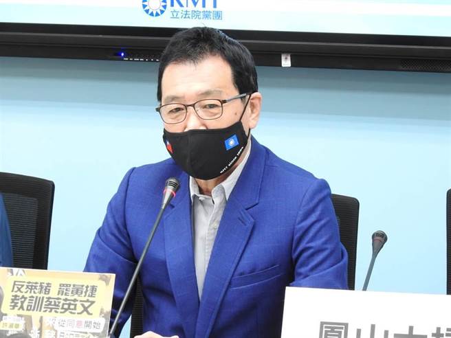 國民黨團總召費鴻泰批陳時中防疫疏忽還嘻皮笑臉「根本應該被槍斃」。（趙婉淳攝）
