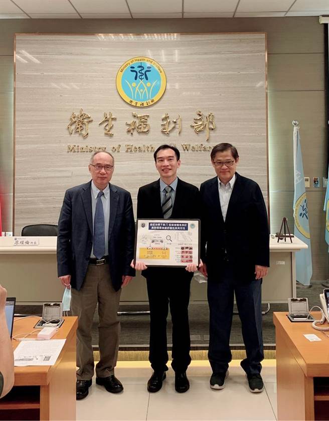 癌症治疗不动刀，疫苗接种免挨针，国卫院研发鼻腔喷雾。（图／国卫院提供）