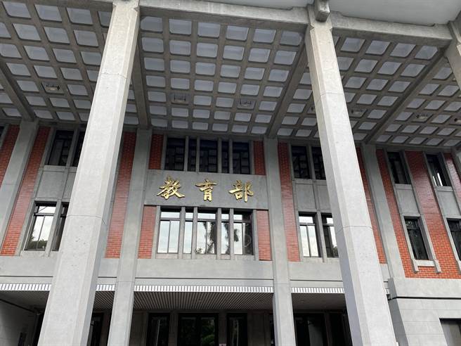 教育部将精进产学携手合作计画，让参加产学携手合作专班的高职生，全时读书期间每月可领5000元。（林志成摄）