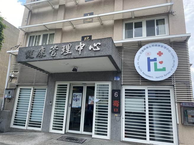 花莲县卫生局今年将结合精神医疗、心卫中心及毒品防制等3个单位，可望在7月成立身心健康及成瘾防治所，目前正在组织架构，预计设置在卫生局健康管理中心内。（罗亦晽摄）