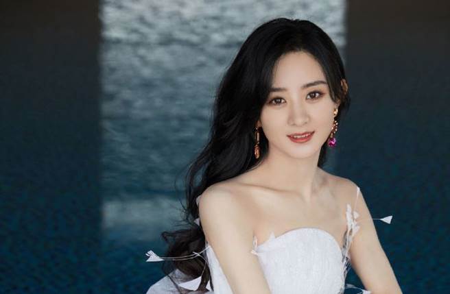 赵丽颖结束与冯绍峰的婚姻后，她的一举一动都备受瞩目。（图／取材自赵丽颖工作室微博）