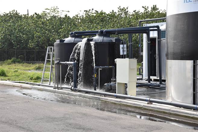 竹南头份水资源回收心设置的RO逆渗透净水设备，每日可供应1千5百吨工业用水。（谢明俊摄）