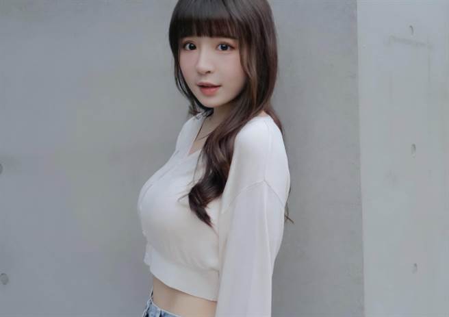 元元外型甜美还拥有魔鬼身材。(图/翻摄自元元脸书)