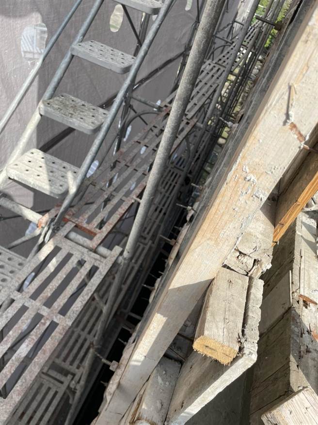 今天于西屯区安和路一处工地发生坠楼意外。（民眾提供）