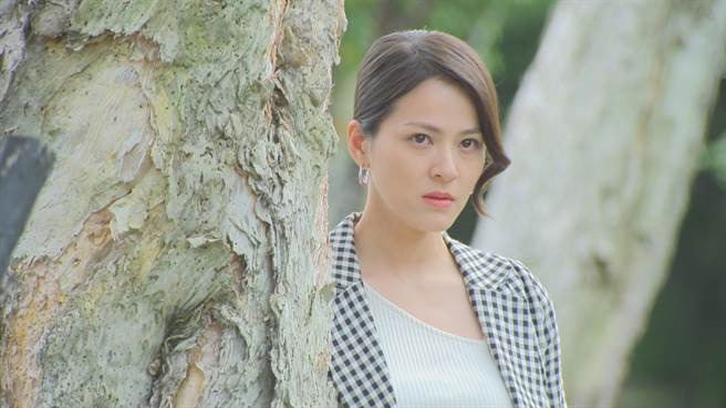 苏晏霈剧中遭附身后变身黑道大姐头。（民视提供）