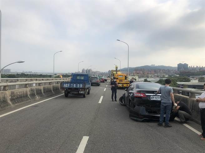 台64線五股段轎車車禍　釀雙向車流回堵2.5公里(交通局提供／戴上容新北傳真)